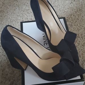 NIB Gorgeous BRAND NEW navy Nine West suede pumps